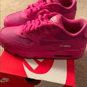 Barely wore Nike Air Max 90 - Fuchsia